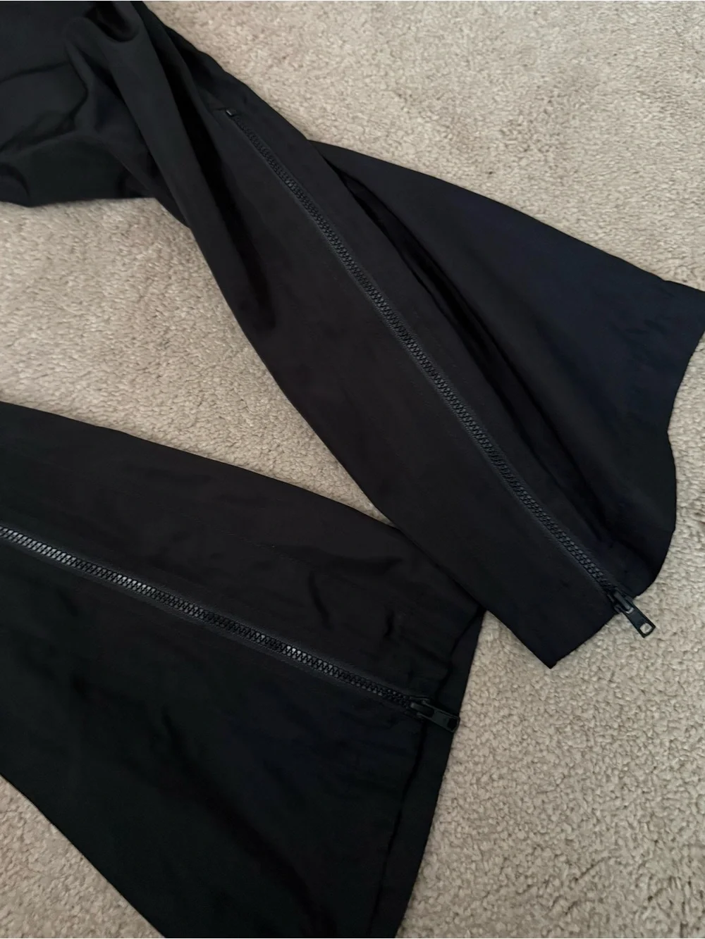 ALO Yoga International Wide Leg City Pant in Black - XS